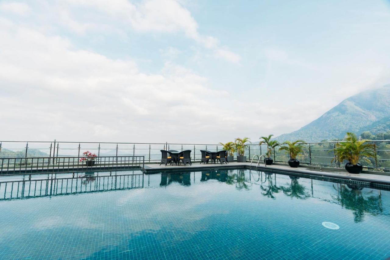 Hotel The Panoramic Getaway à Munnar Extérieur photo The swimming pool at the top of the hotel