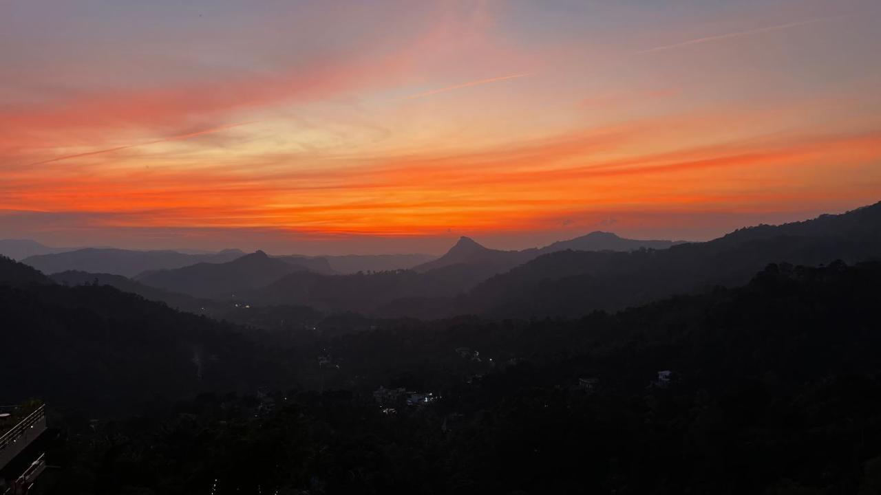 Hotel The Panoramic Getaway à Munnar Extérieur photo Sunset over the Santa Monica Mountains
