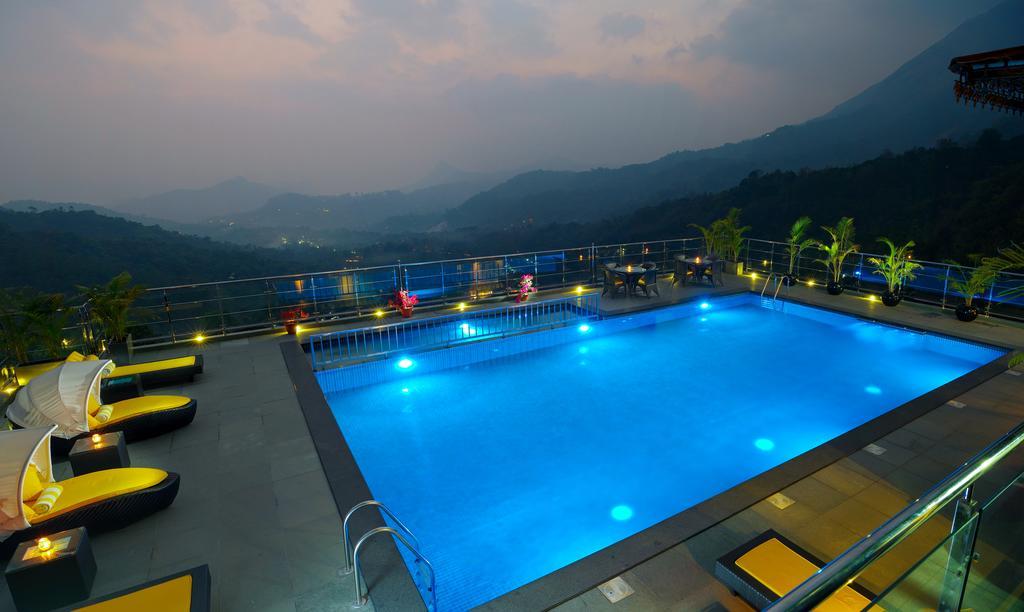 Hotel The Panoramic Getaway à Munnar Extérieur photo The swimming pool at the resort