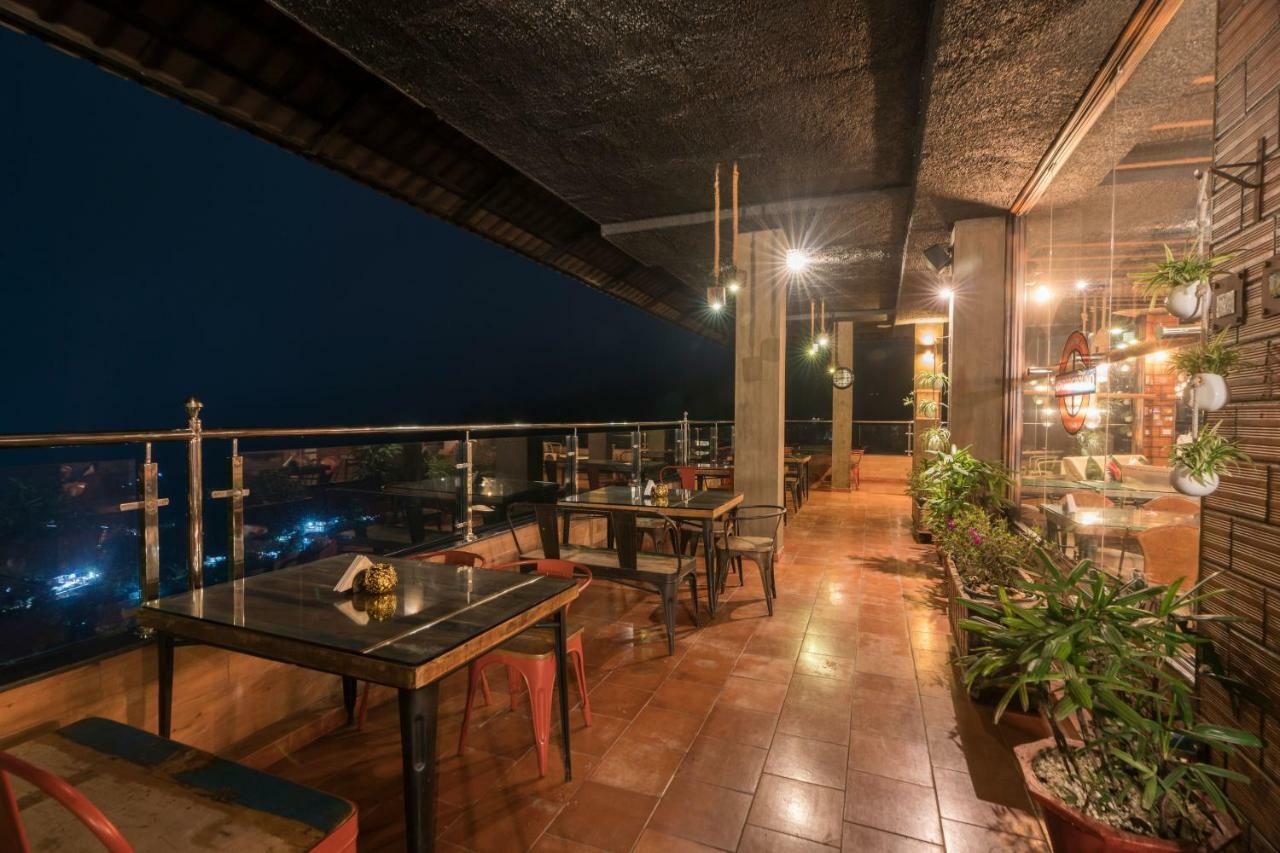 Hotel The Panoramic Getaway à Munnar Extérieur photo Sky Bar